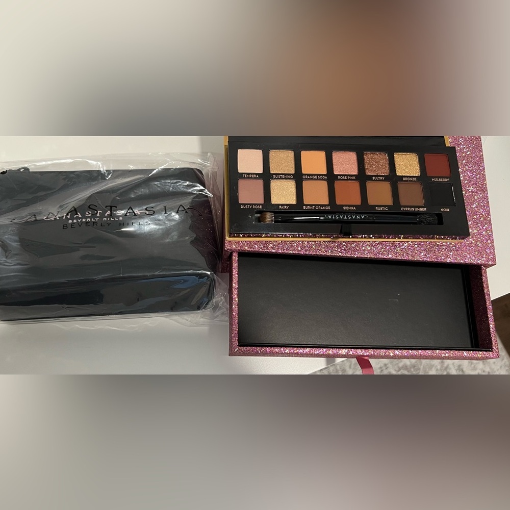 ANASTASIA BEVERLY HILLS EYESHADOW SOFT GLAM PALETTE WITH DRAWER & COSMETIC BAG